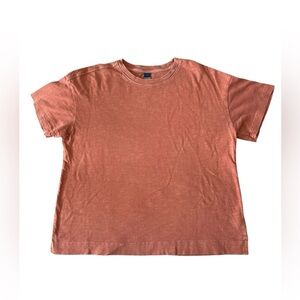 Old Navy Woman’s Short Sleeve Distressed Tee in Rust Color, Size S